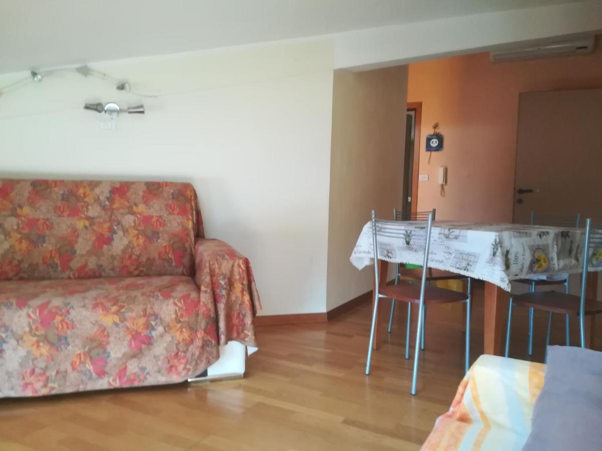 Bed and Breakfast Mansarda Raggio Di Sole Верона Экстерьер фото