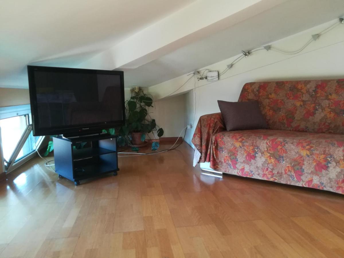 Bed and Breakfast Mansarda Raggio Di Sole Верона Экстерьер фото